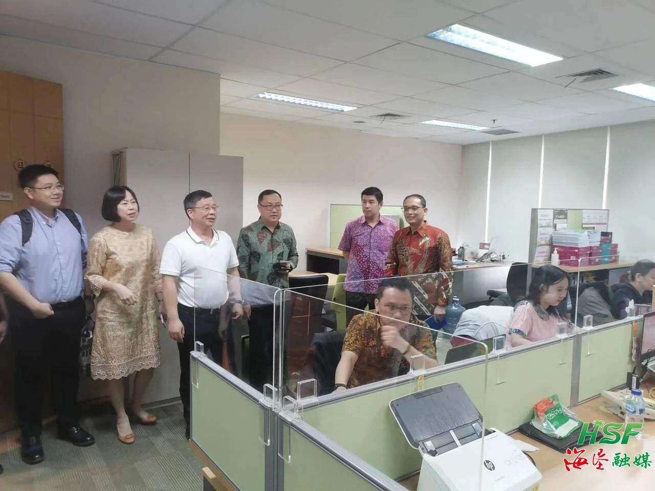 包洪文一行到KM公司调研。